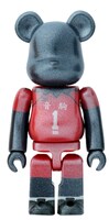 ラストワン賞「スペシャルベアブリックセット」の1種。(c)古舘春一／集英社・「ハイキュー!!」製作委員会・MBS BE@RBRICK TM & (c)2001-2015 MEDICOM TOY CORPORATION. All rights reserved.