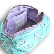 「御堂筋のスクエアポーチ」(c)渡辺航（週刊少年チャンピオン）/弱虫ペダルGR製作委員会