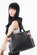 「友枝小学校制服モデルバッグ」(c)CLAMP・ST・講談社／NHK・NEP