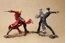 「ARTFX J ヴァッシュ・ザ・スタンピード」と「ARTFX J ニコラス・D・ウルフウッド」。(c)内藤泰弘・少年画報社／トライガン製作委員会