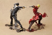 「ARTFX J ヴァッシュ・ザ・スタンピード」と「ARTFX J ニコラス・D・ウルフウッド」。(c)内藤泰弘・少年画報社／トライガン製作委員会