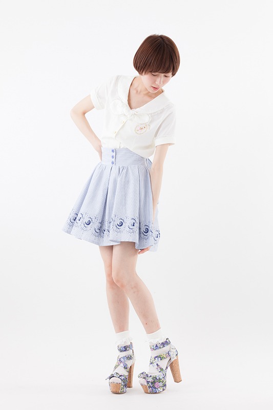 「オリジナル柄ストライプスカート　美少女戦士セーラームーンCrystal」ネイビー (c)武内直子・PNP・講談社・東映アニメー ション