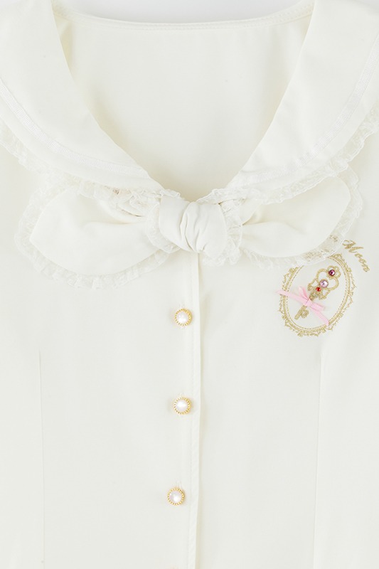 「セーラーブラウス シャツ 美少女戦士セーラームーンCrystal」ホワイト (c)武内直子・PNP・講談社・東映アニメー ション