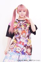 「Dr.スランプ アラレちゃん」アイテムをモデルが着用した写真。