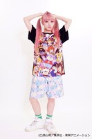 「Dr.スランプ アラレちゃん」アイテムをモデルが着用した写真。