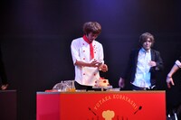 「恋するスイーツレシピ ～君が恋に落ちた最初の瞬間～」アンコール公演の様子。（撮影：中村信太郎）