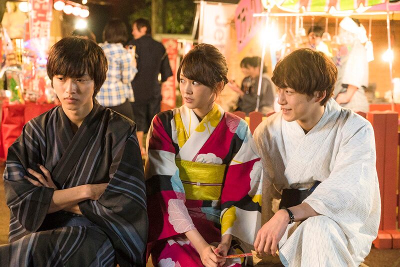 桐谷美玲 夏祭りで浴衣男子に挟まれ困惑 ヒロイン失格 場面写真 コミックナタリー 桐谷美玲 夏祭りで浴衣男子に挟まれ困惑 ヒロイン失格 場面写真 コミックナタリー