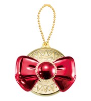 「姫ちゃんのリボン パラレルグッズコレクション」の「リボン・ペンダントミラー」。(c)水沢めぐみ/集英社・NAS