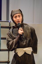 諸泉尊奈門役の小林亮太。(c)ミュージカル「忍たま乱太郎」製作委員会