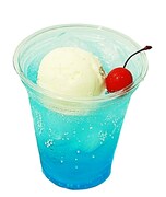 青学ドリンク。ブルーハワイシロップ&ソーダの爽やかなノンアルコールドリンクだ。 (c)許斐 剛/集英社・NAS・新テニスの王子様プロジェクト