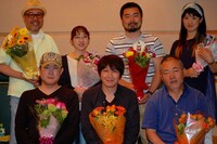 アフレコ終了後の、キャスト陣の集合写真。