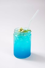 箱学アクアグレープソーダ(c)渡辺航(週刊少年チャンピオン)/劇場版弱虫ペダル製作委員会