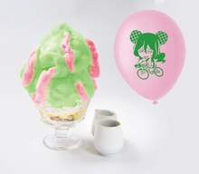 「暑い日はパフェに決まりっショ」巻島パフェ(c)渡辺航(週刊少年チャンピオン)/劇場版弱虫ペダル製作委員会