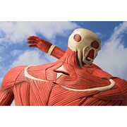 「進撃の貯金 超大型貯金箱」硬貨の投入口。(c)諫山創・講談社／「進撃の巨人」製作委員会