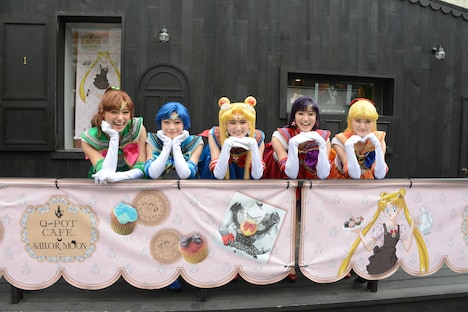 Q-pot CAFE.を訪れたセーラー戦士たち。
