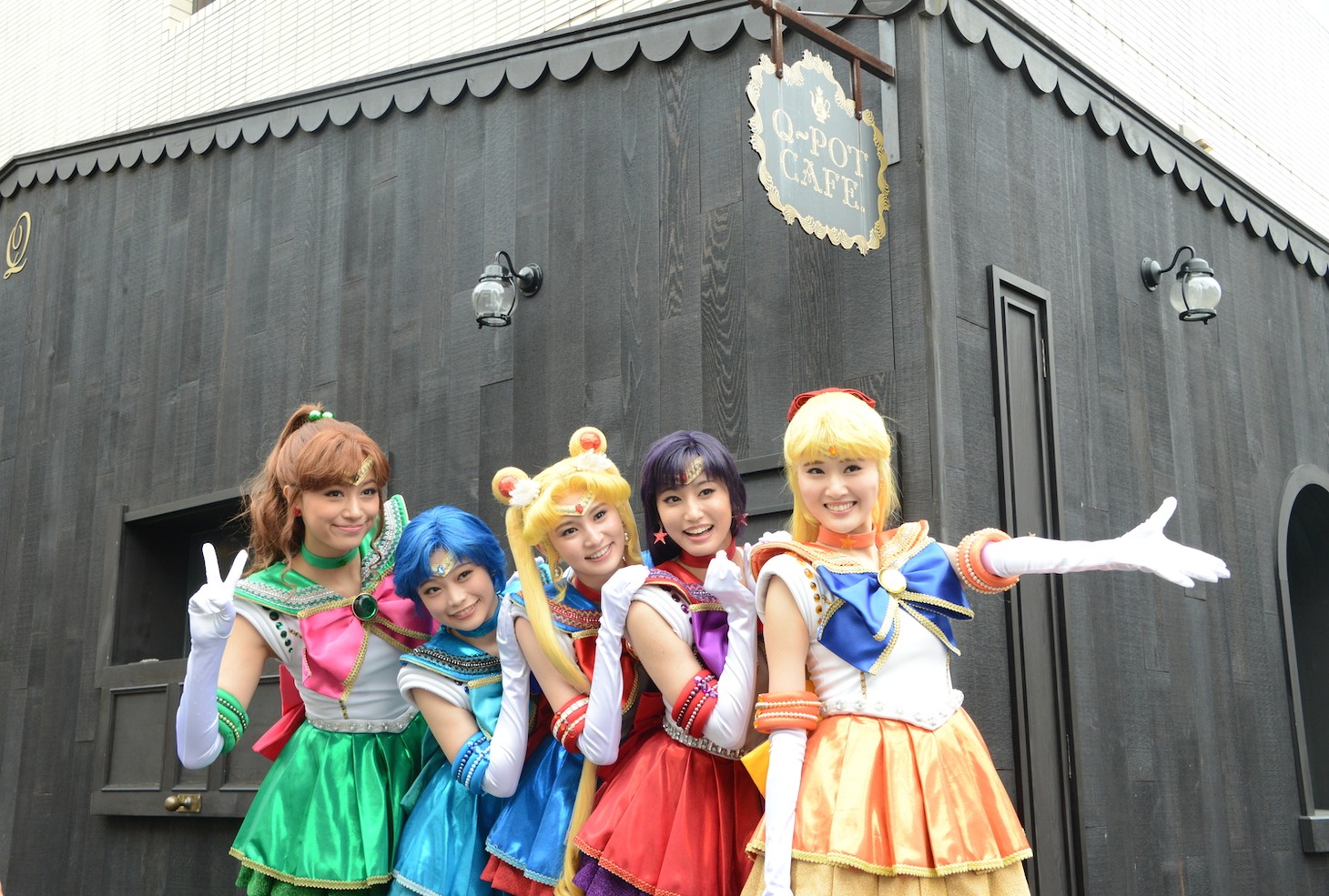 Q-pot CAFE.を訪れたセーラー戦士たち。