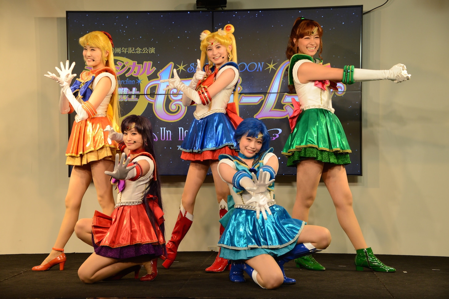 ニコニコ本社でのミニライブの様子。
