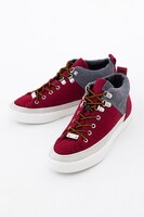 「エドワード・エルリックモデルスニーカー」(c)Hiromu Arakawa/SQUARE ENIX