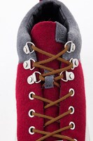 「エドワード・エルリックモデルスニーカー」(c)Hiromu Arakawa/SQUARE ENIX