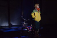 舞台「東京喰種トーキョーグール」公開稽古より、自転車に乗って登場した、宮崎秋人扮する永近英良。