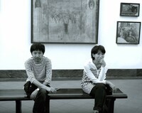 写真左からとり・みき、ヤマザキマリ。