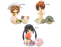 「ちょこると アニまるっ！限定ビーチボール付きver.」の琴吹紬、中野梓、平沢憂。(c)かきふらい・芳文社／桜高軽音部