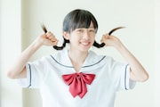 「となりの関くん」で後藤桜子役を演じる真山りか。(c)2015森繁拓真・KADOKAWA刊 / ドラマの関くん製作委員会