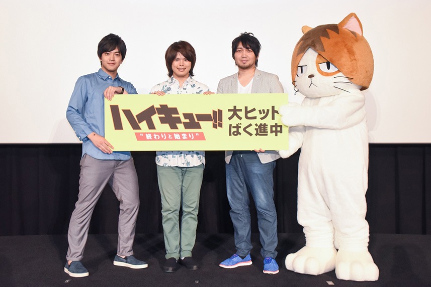 初日舞台挨拶の様子。左から石川界人、村瀬歩、中村悠一、研磨ネコ。