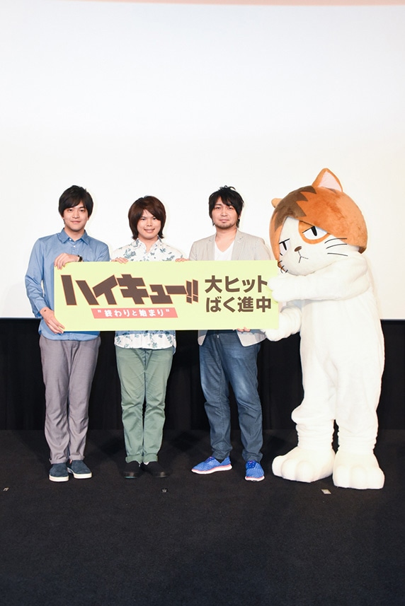 左から石川界人、村瀬歩、中村悠一、研磨ネコ。