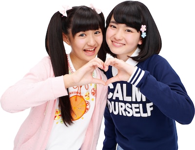 左から花日役の田口乙葉、結衣役の山田杏奈。