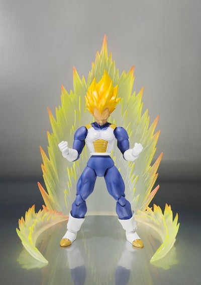 「S.H.Figuarts スーパーサイヤ人ベジータ -Premium Color Edition-」と「魂 EFFECT ENERGY AURA Yellow Ver.」(c)バードスタジオ/集英社・フジテレビ・東映アニメーション
