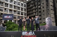 映画完成報告会見の様子。(c)2015 映画「進撃の巨人」製作委員会 (c)諫山創／講談社