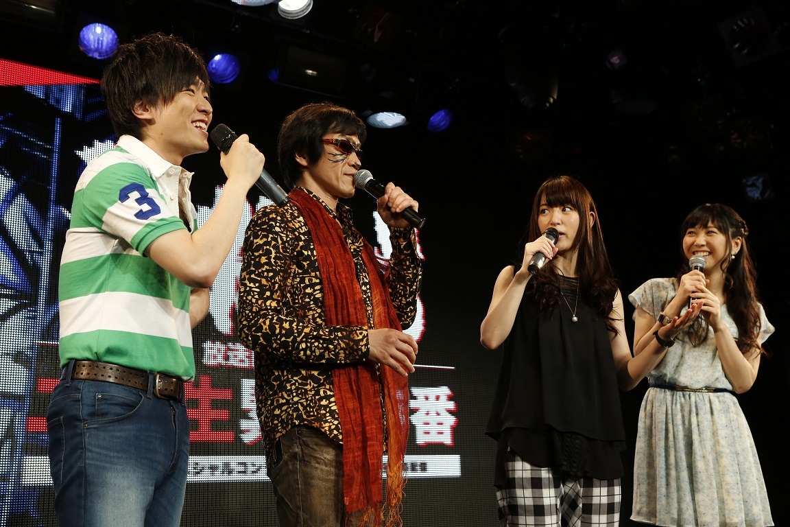 イベントの様子。左から畠中祐（蒼月潮役）、小山力也（とら役）、小松未可子（中村麻子役）、安野希世乃（井上真由子役）。