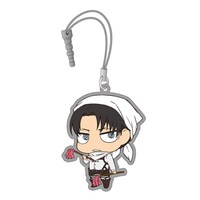 「進撃の巨人 ちみ進撃イヤホンジャックマスコット2」の「リヴァイ お掃除ver.」。(c)諫山創・講談社／「進撃の巨人」製作委員会