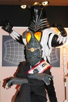 「帰ってきた怪獣酒場」を訪れたゼットン星人。