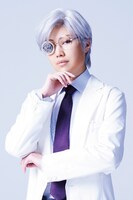 土萠教授役の香音有希。(c) Naoko Takeuchi (c) 武内直子・PNP／ミュージカル「美少女戦士セーラームーン」製作委員会2015