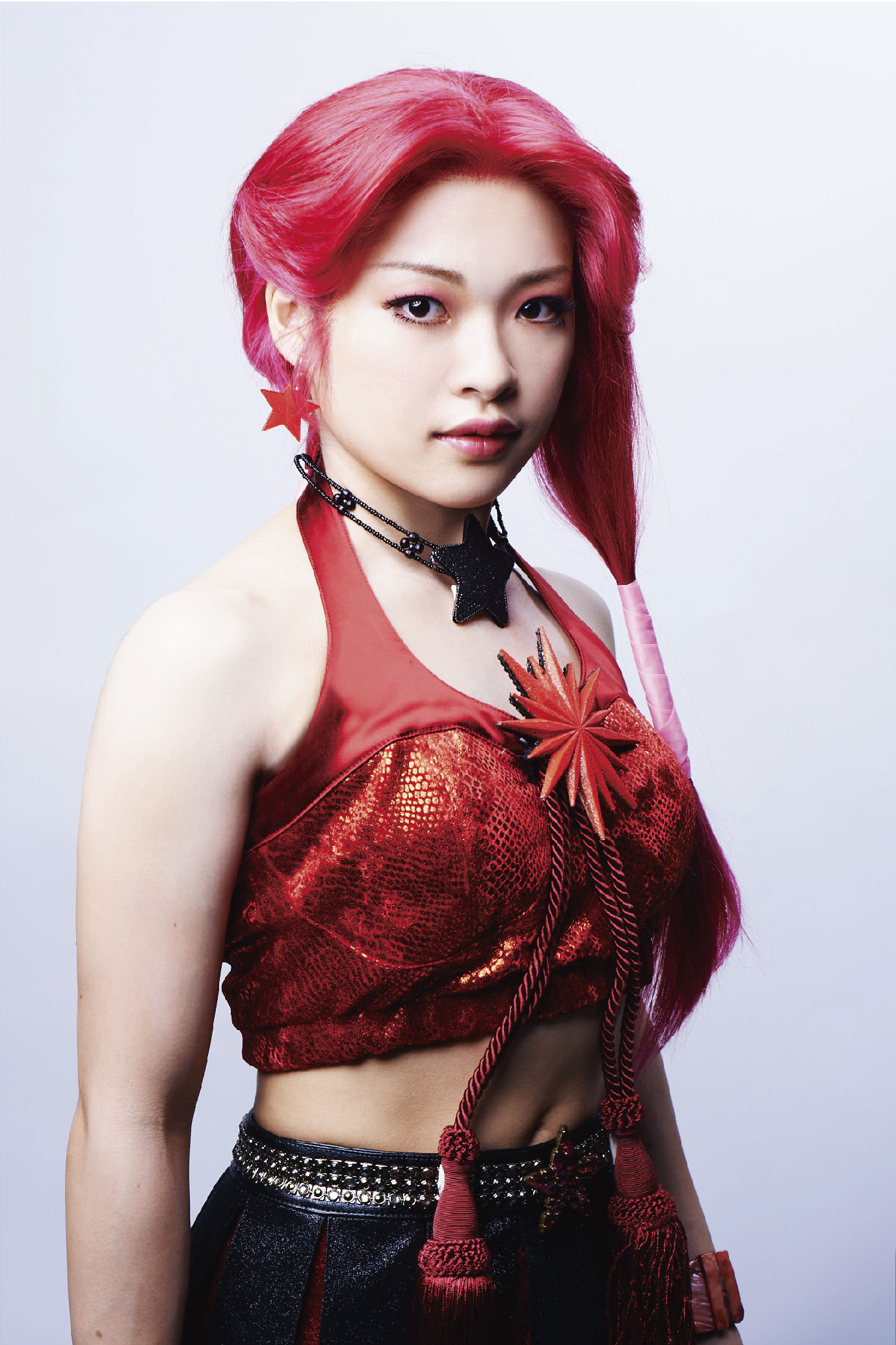ユージアル（ウィッチーズ5）役の知念紗耶。(c) Naoko Takeuchi (c) 武内直子・PNP／ミュージカル「美少女戦士セーラームーン」製作委員会2015