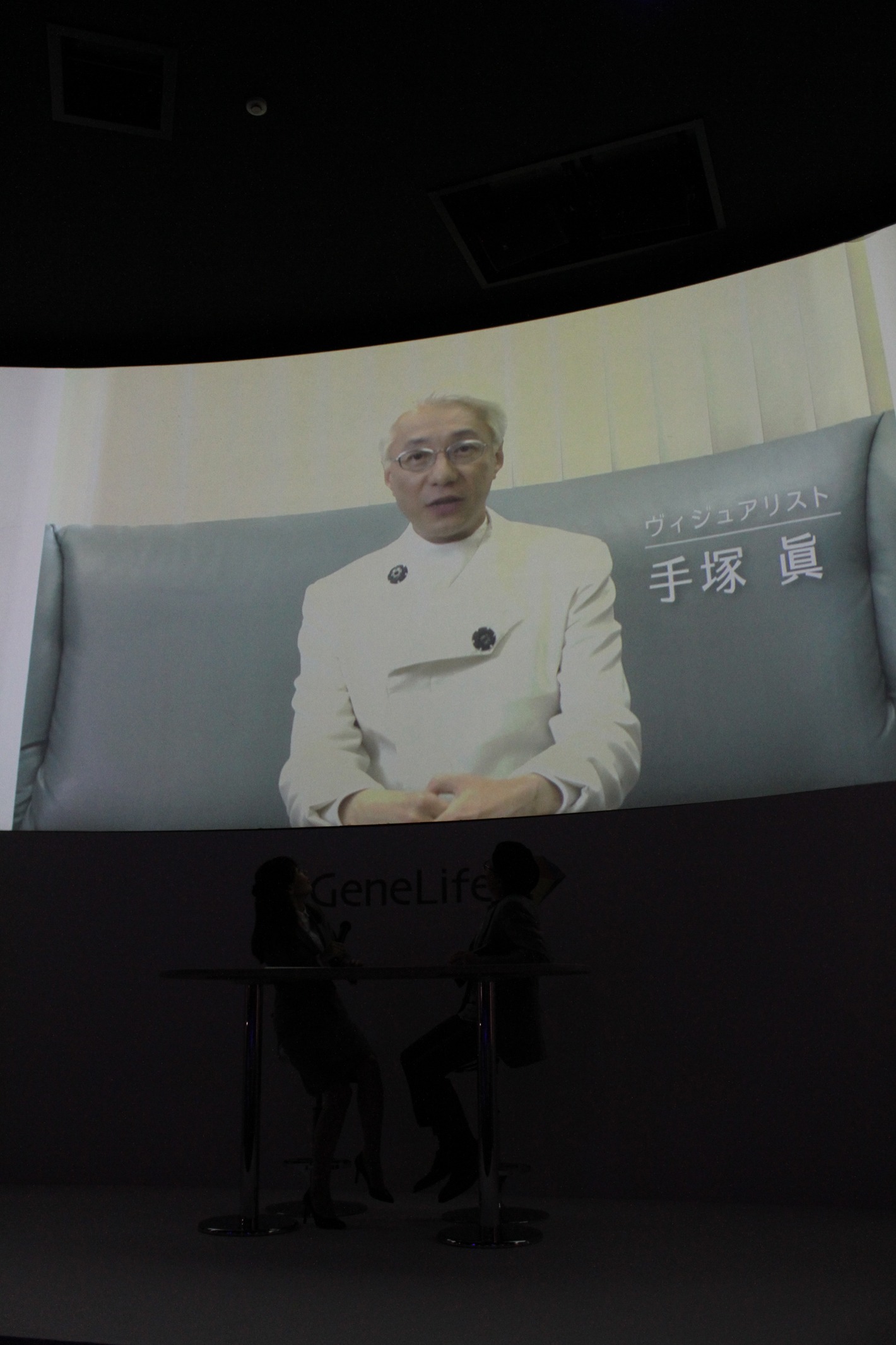 「手塚治虫遺伝子解析プロジェクト」のCMメイキング。