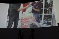 特殊メイクはかなり本格的なもので、完成に3時間を要したという。