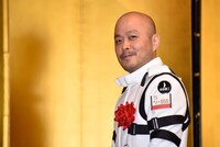 「シドニアの騎士」で第39回講談社漫画賞を受賞した弐瓶勉。