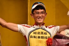 「弱虫ペダル」で第39回講談社漫画賞を受賞した渡辺航。