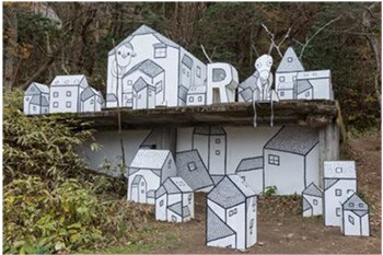 「六甲ミーツ・アート 芸術散歩2014」の様子。三宅信太郎の「山頂の街」。