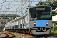 今回「新銀河鉄道999デザイン電車」のベースとなる西武鉄道「20000系車両（8両編成）」。