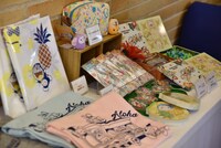 ミュージアムショップで販売中のグッズ。(c)Fujiko-Pro