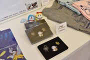 ミュージアムショップで販売中のグッズ。(c)Fujiko-Pro