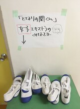 撮影現場の貼り紙には、現場に訪れた森繁拓真からイラストが寄せられていた。
