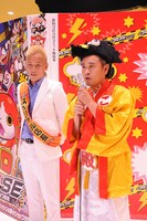 （左から）じゅんいちダビッドソンと和田誠編集長。