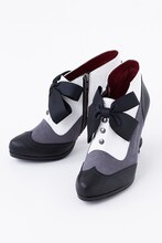 セバスチャン・ミカエリスの執事服をイメージしたブーティ。(c)枢やな/スクウェアエニックス・黒執事 Project・MBS