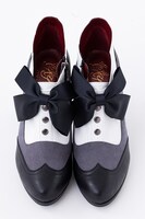 セバスチャン・ミカエリスの執事服をイメージしたブーティ。(c)枢やな/スクウェアエニックス・黒執事 Project・MBS