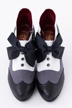 セバスチャン・ミカエリスの執事服をイメージしたブーティ。(c)枢やな/スクウェアエニックス・黒執事 Project・MBS